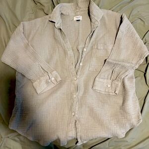 American Eagle
Gauze material button up
Sage green